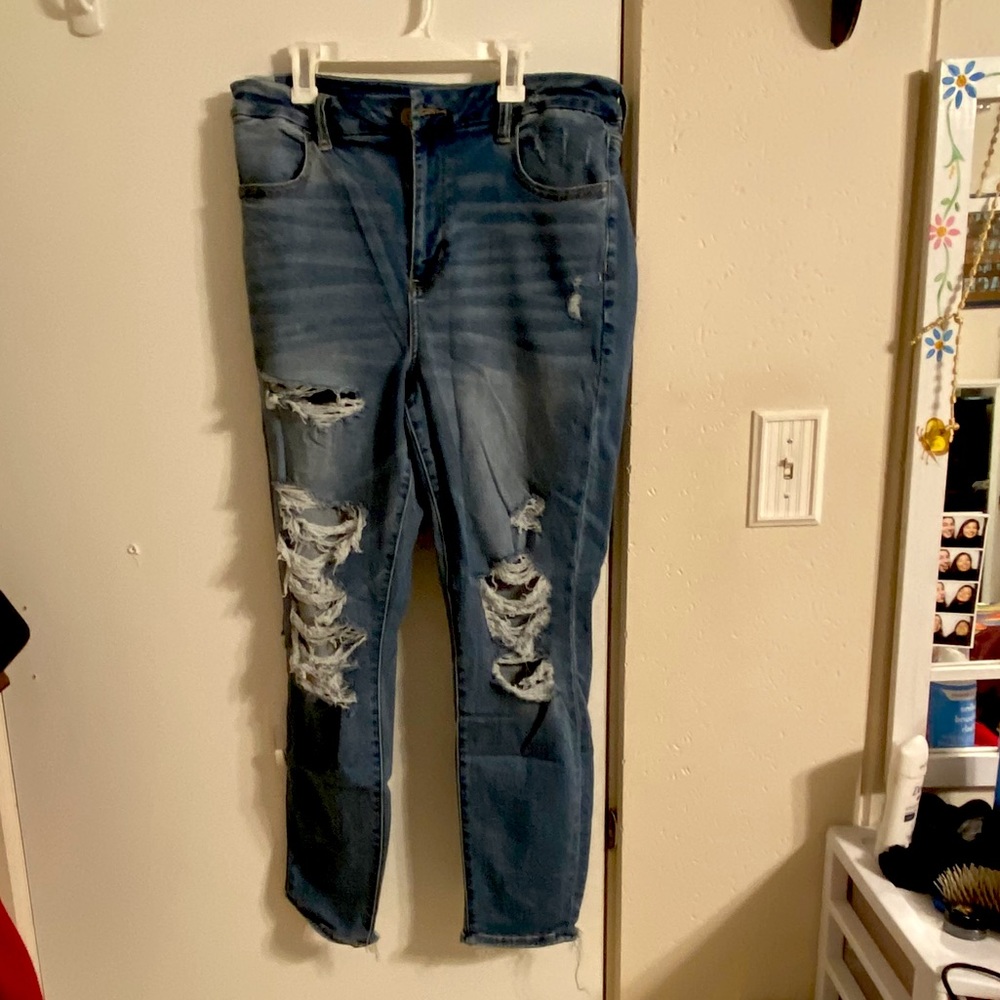 Distressed hi rise curvy ripped jegging